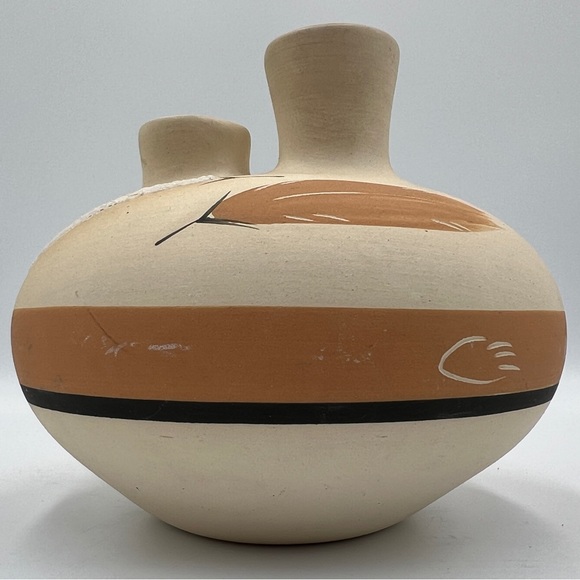 Vintage Hand-Painted Native American Pottery, Desert Pueblo “Buckskin” - Picture 3 of 7